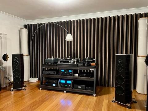 Mobile linea Extrema con finitura wenge' 3 ripiani Mobili hi-fi su misura e finitura artigianali Demaudio